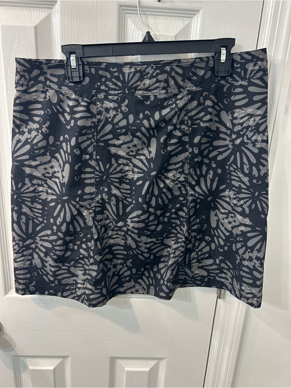 Ripskirt Black and Gray Shinto Butterfly print wrap Skirt. Size L Length 2